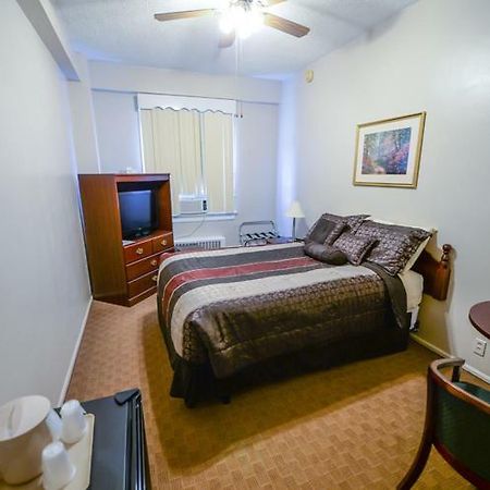 The Mountaineer Hotel Williamson Екстер'єр фото