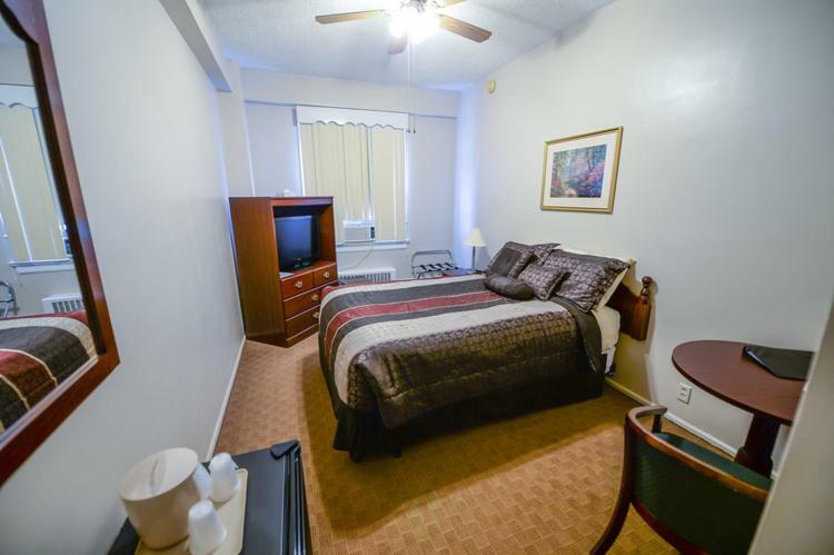 The Mountaineer Hotel Williamson Екстер'єр фото