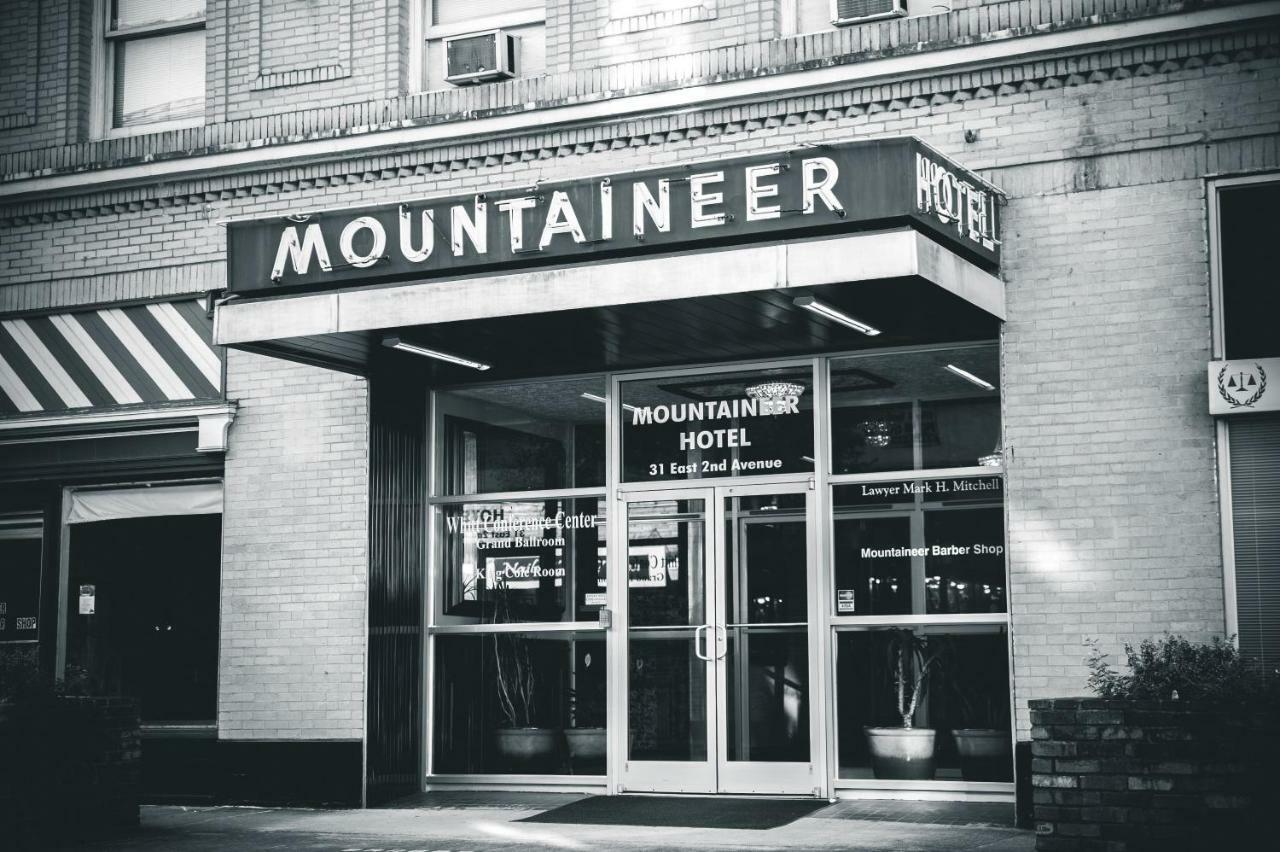The Mountaineer Hotel Williamson Екстер'єр фото