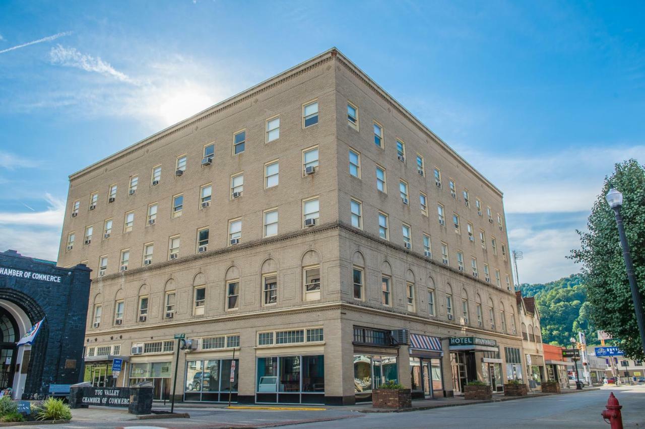 The Mountaineer Hotel Williamson Екстер'єр фото